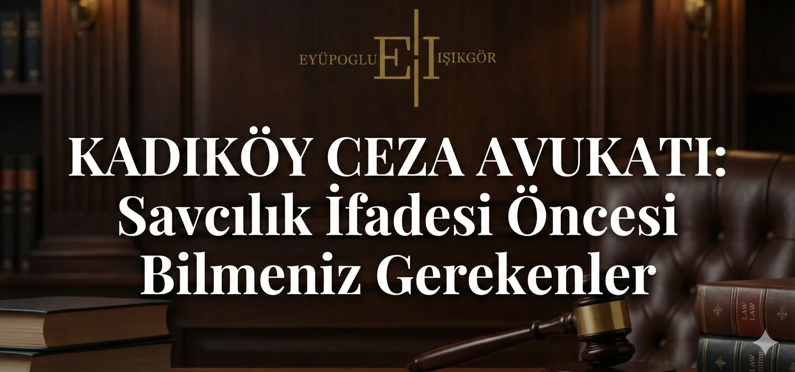 İstanbul Anadolu Adliyesi önünde müvekkiline savcılık ifadesi öncesi hukuki bilgi veren Kadıköy ceza avukatı görseli.